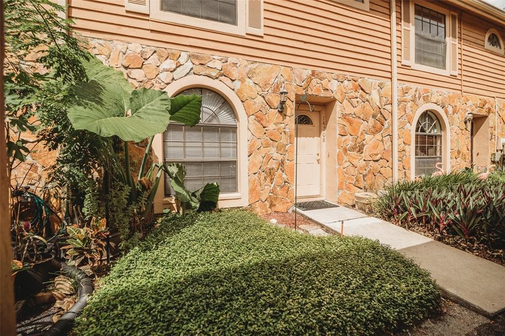 14208 MAPLETON PLACE TAMPA, FL 33624