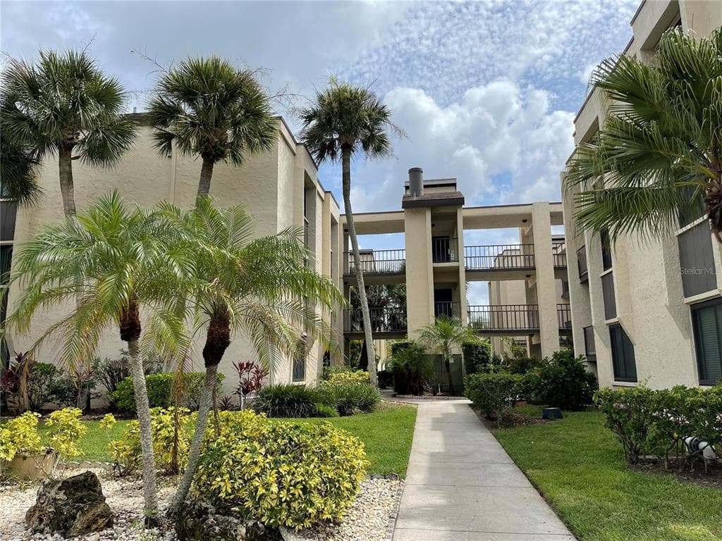 2205 BELLEAIR ROAD UNIT A5 CLEARWATER, FL 33764