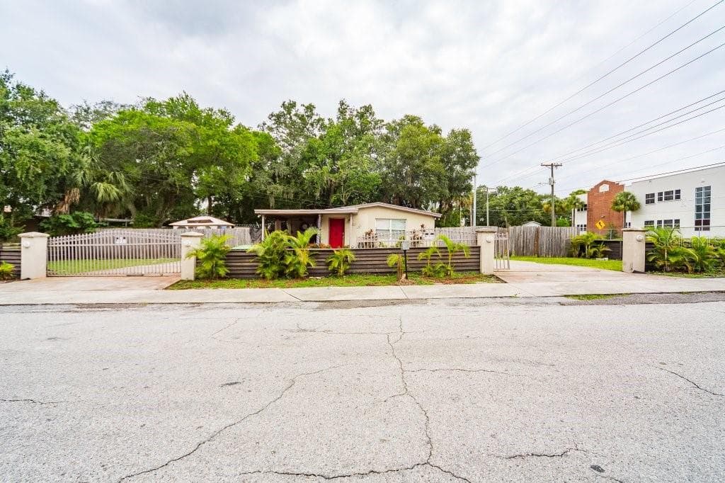 8318 N 13TH STREET TAMPA, FL 33604