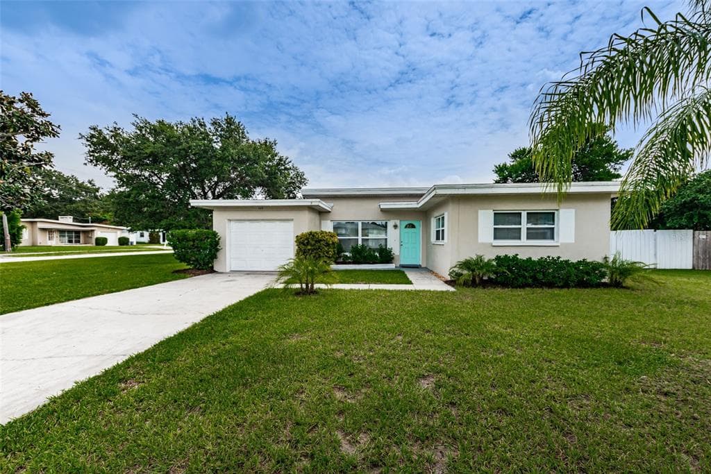165 MINEOLA DRIVE W BELLEAIR BLUFFS, FL 33770