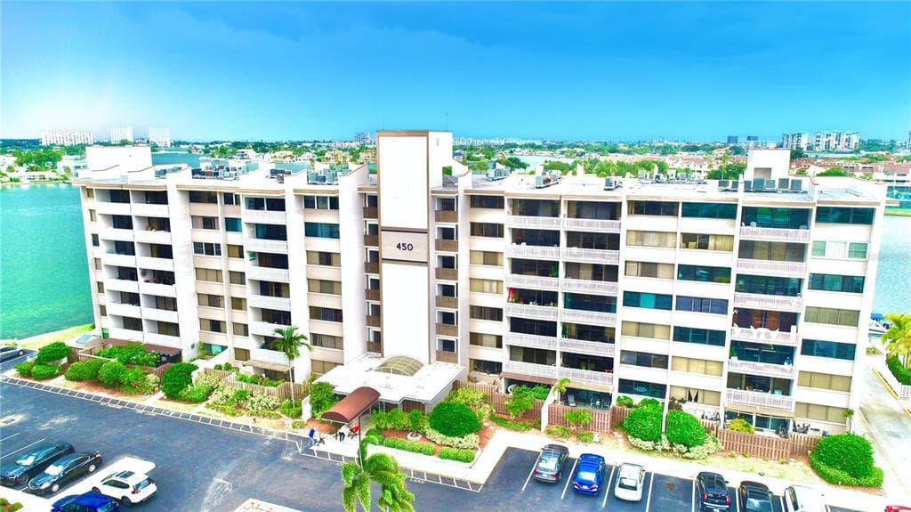 450 TREASURE ISLAND CAUSEWAY UNIT 109 TREASURE ISLAND, FL 33706