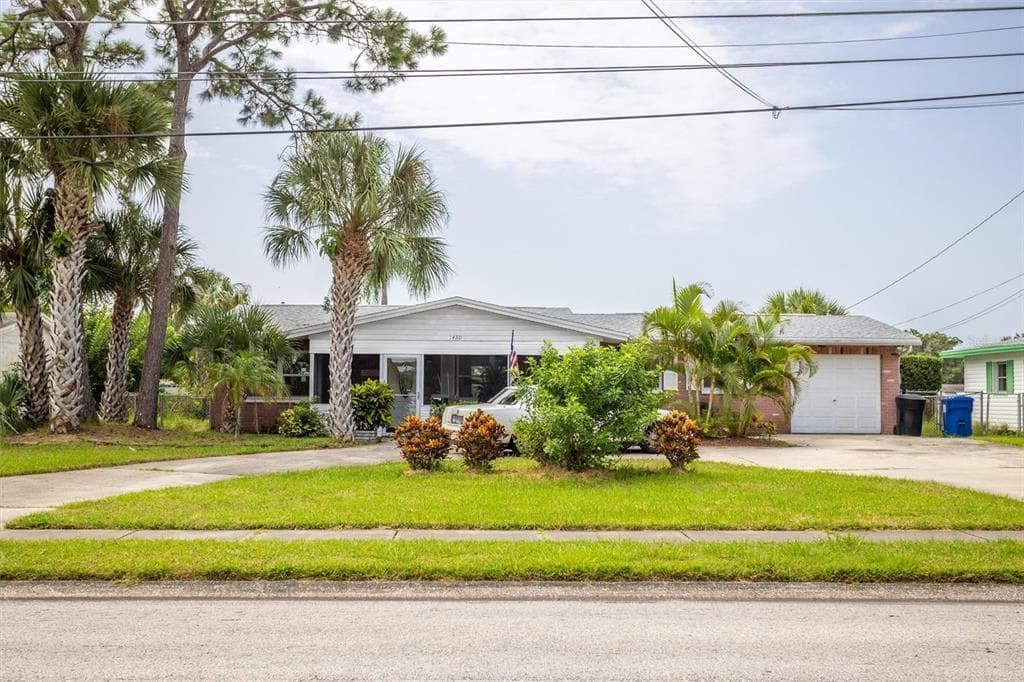 1480 83RD AVENUE N ST PETERSBURG, FL 33702
