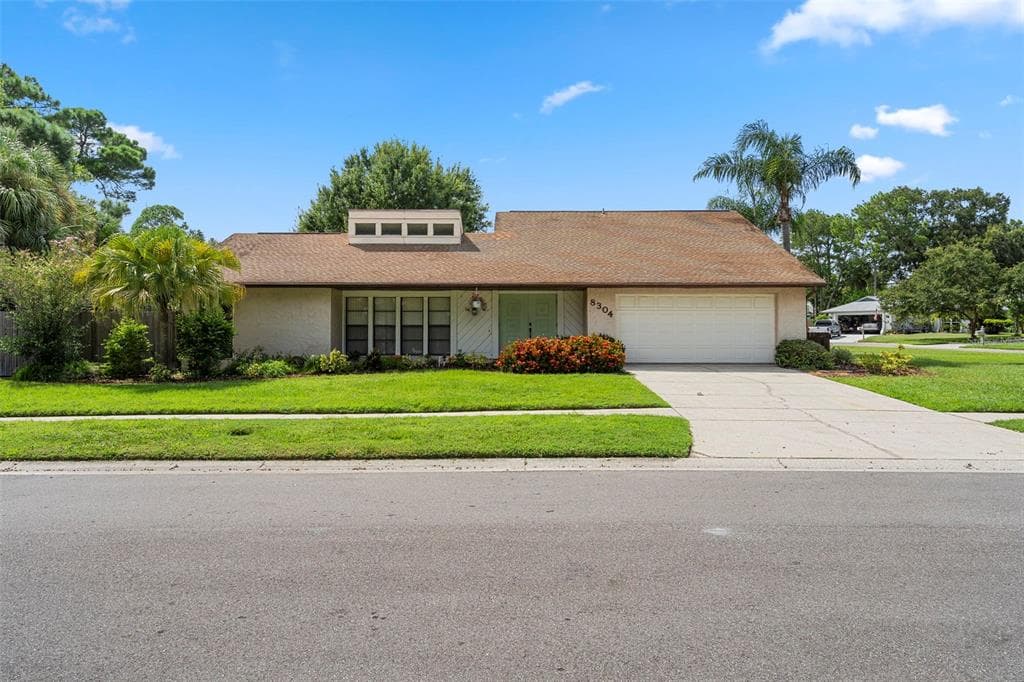 8304 LAGO VISTA DRIVE TAMPA, FL 33614