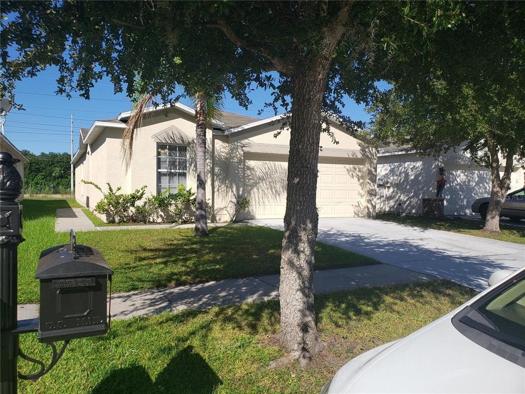 7940 CARRIAGE POINTE DRIVE GIBSONTON, FL 33534