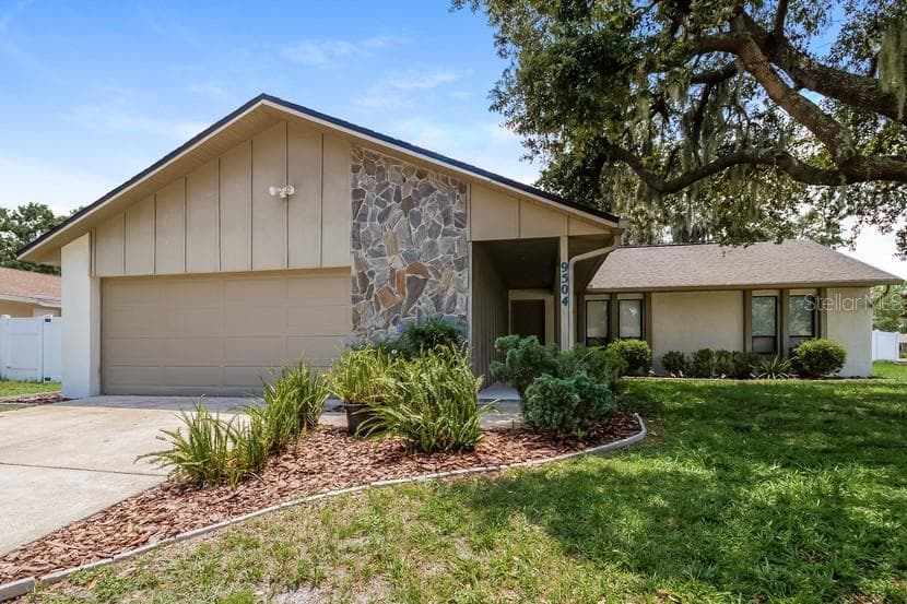 9504 LAKE DOUGLAS PLACE ORLANDO, FL 32817