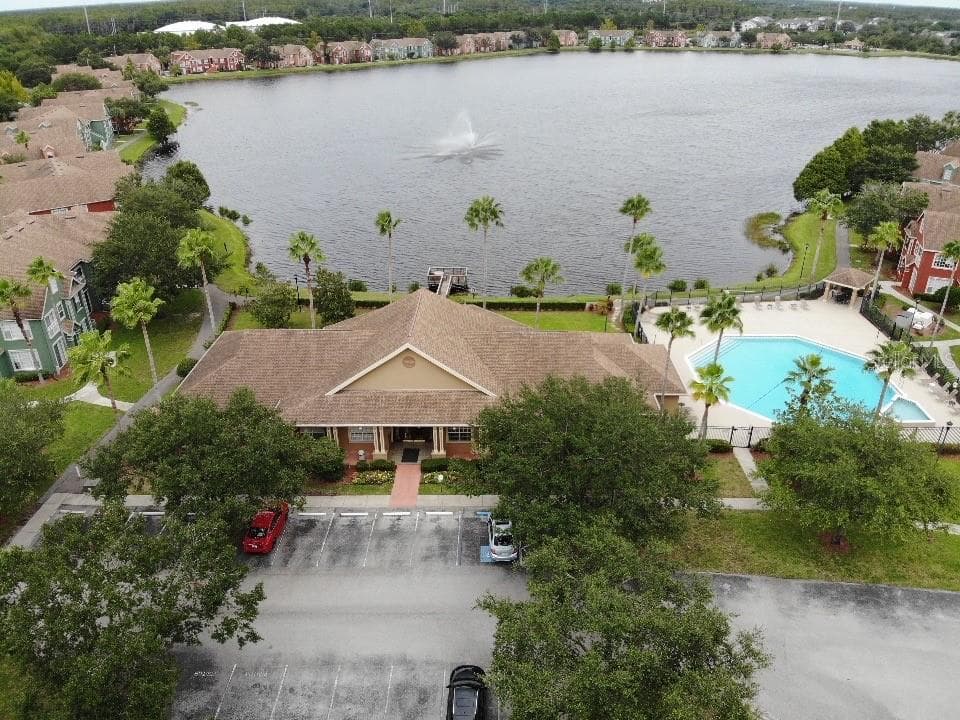 9138 LAKE CHASE ISLAND WAY UNIT 9138 TAMPA, FL 33626