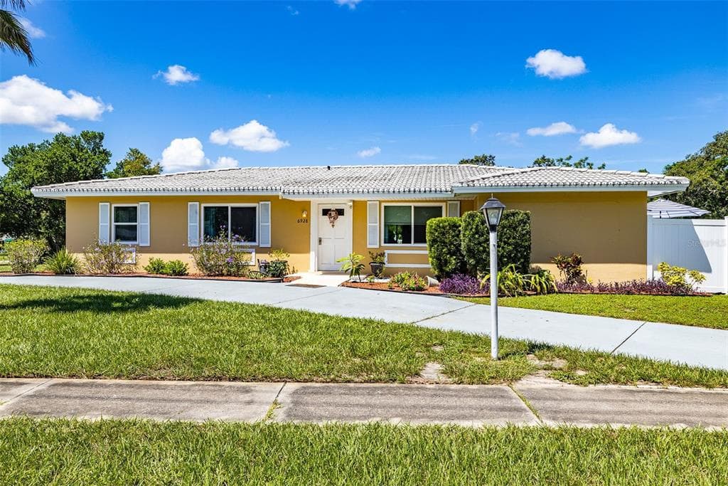 6928 PINEHURST DRIVE SPRING HILL, FL 34606