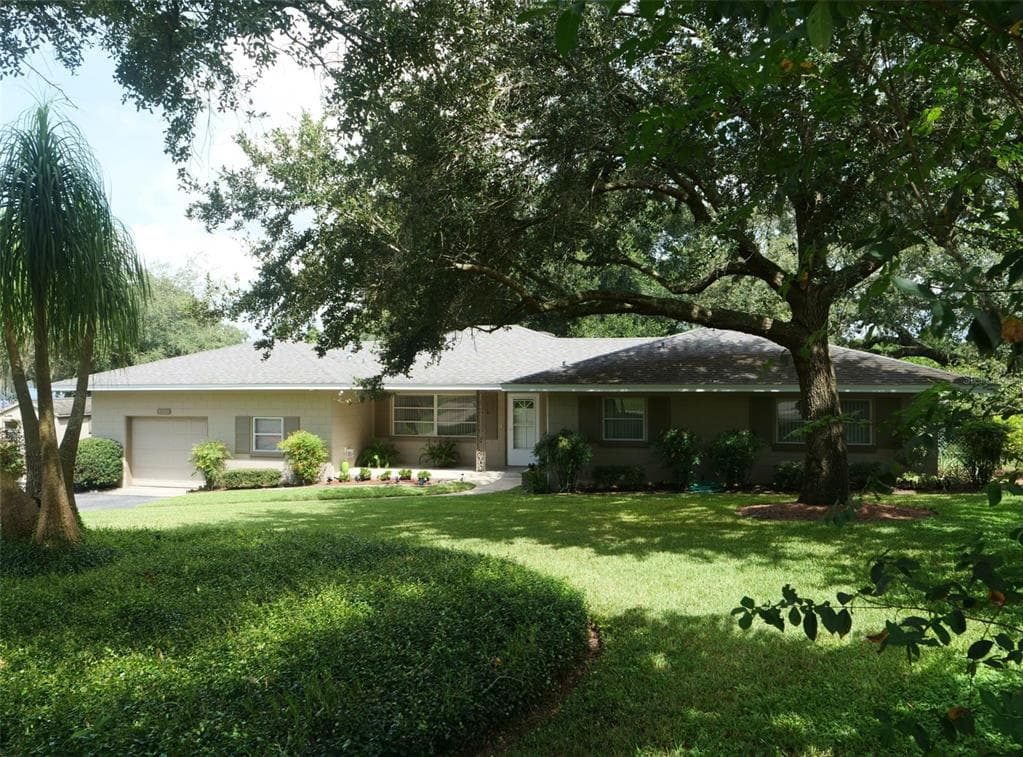 6923 OSWEGO DRIVE MOUNT DORA, FL 32757