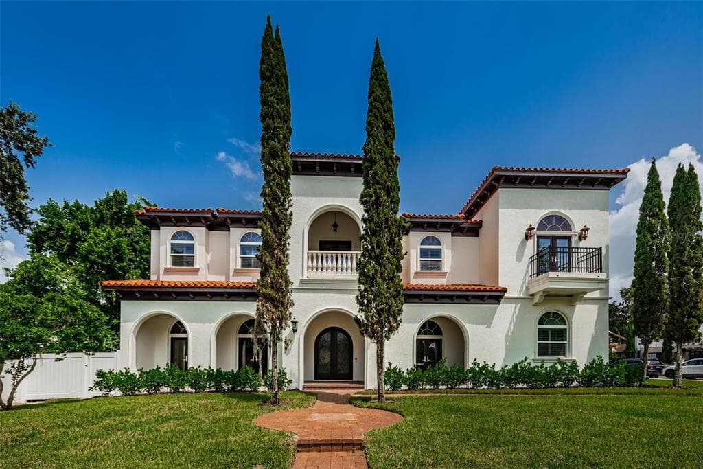 825 INDIAN ROCKS ROAD