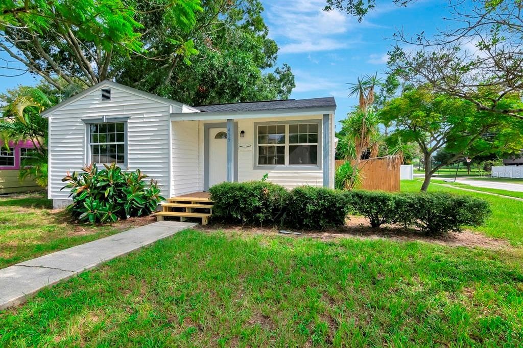 455 61ST AVENUE NE ST PETERSBURG, FL 33703