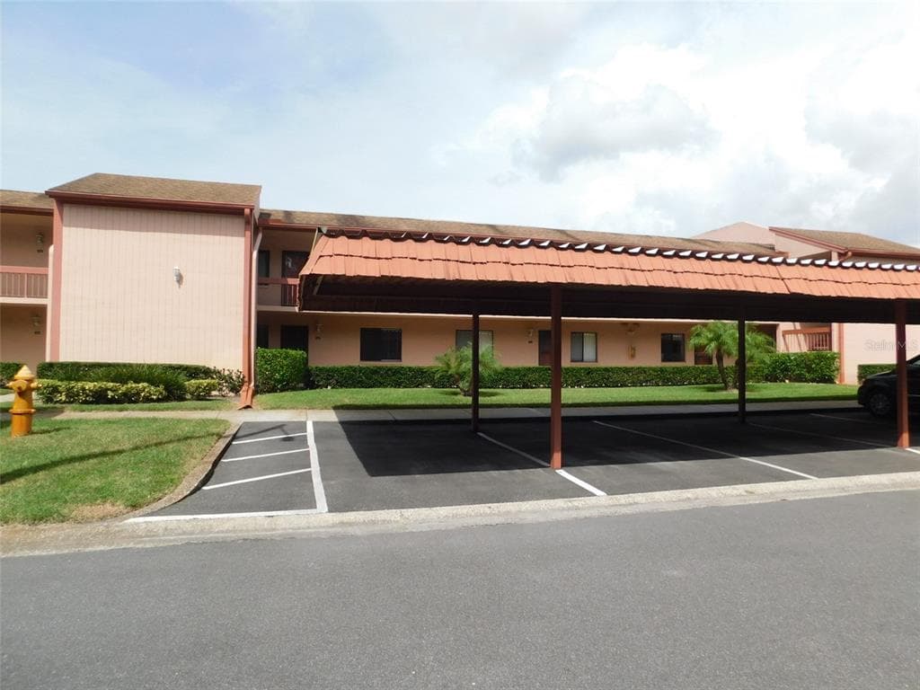 141 LAKESIDE DRIVE UNIT 6 OLDSMAR, FL 34677