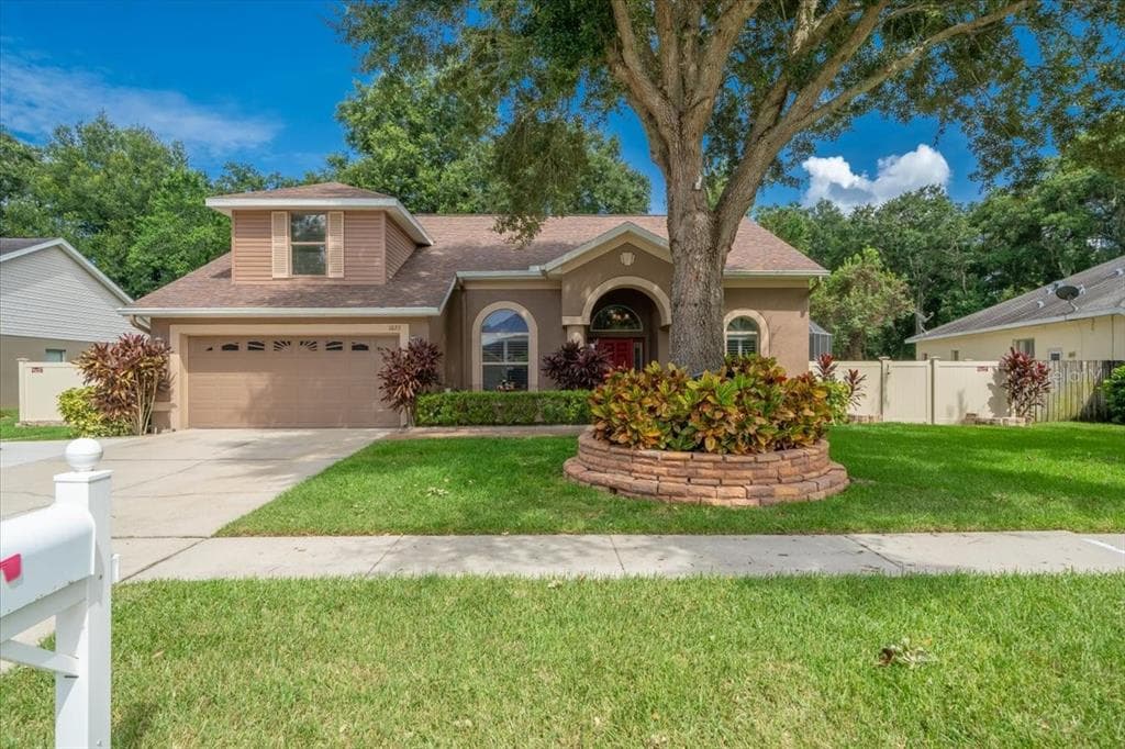 1023 LEGENDS PASS DRIVE VALRICO, FL 33594