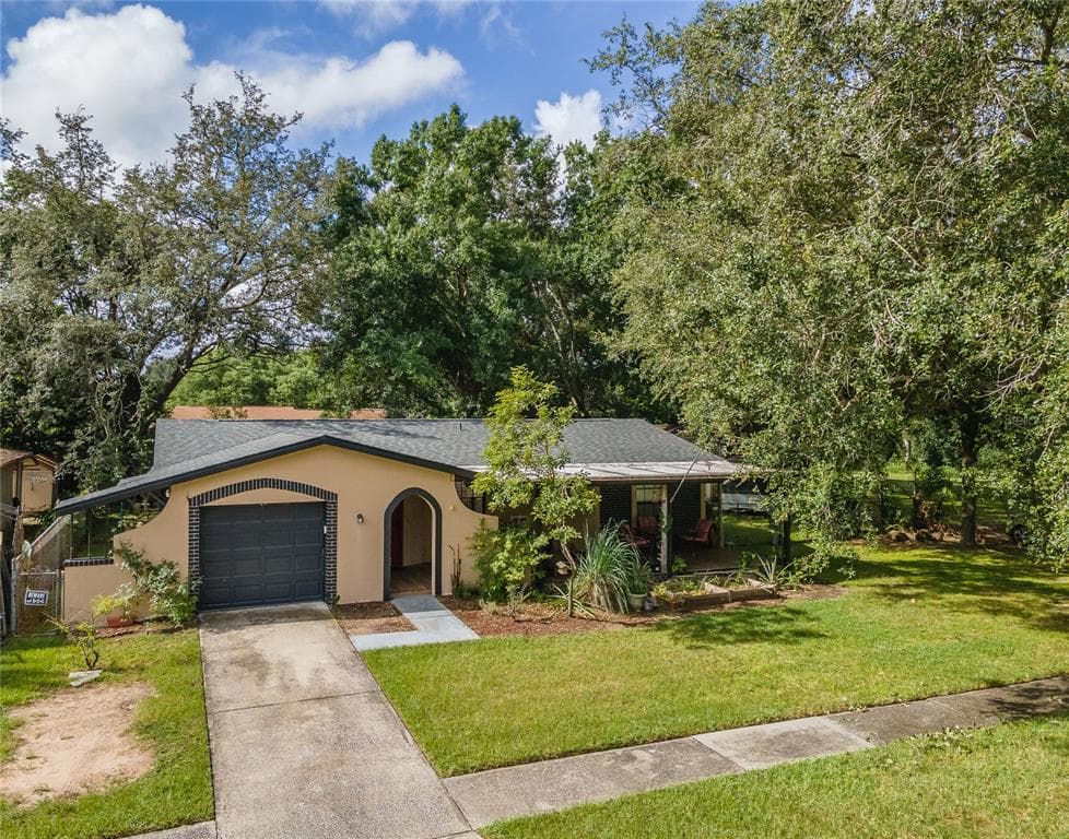 2209 DONEGAL COURT VALRICO, FL 33594