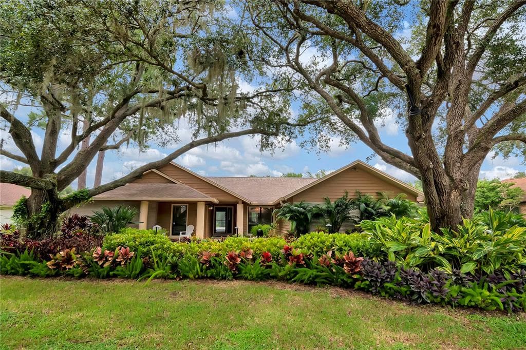17915 CLEAR LAKE DRIVE LUTZ, FL 33548