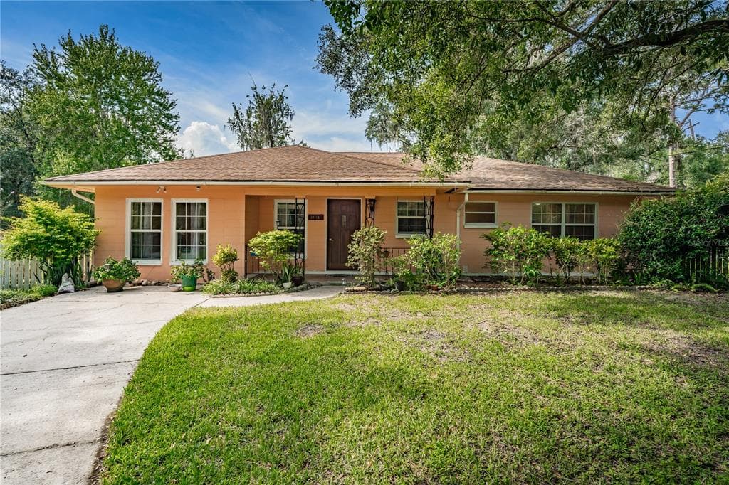 30151 LYNNE DRIVE WESLEY CHAPEL, FL 33543