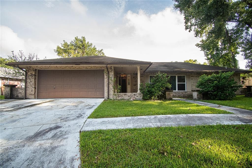 103 OAK SQUARE N LAKELAND, FL 33813
