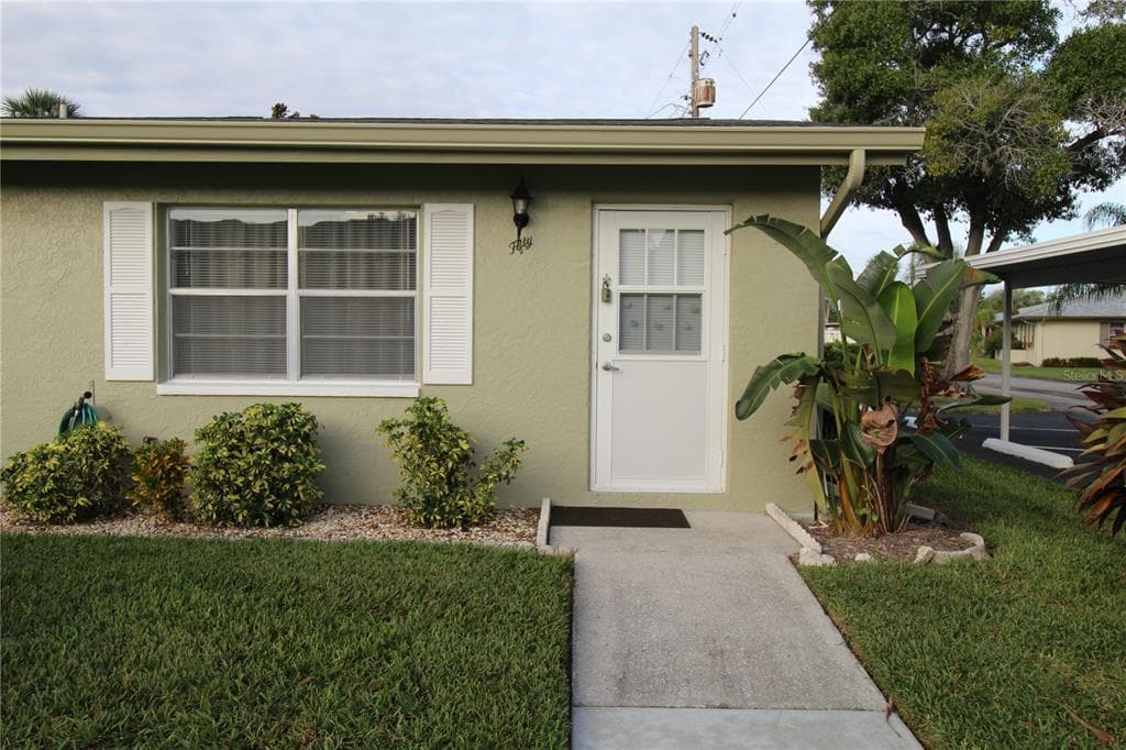 302 CANTON COURT UNIT 50 SUN CITY CENTER, FL 33573