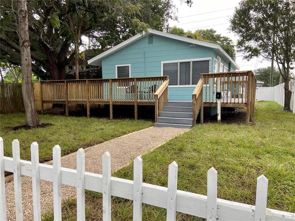 5229 1ST AVENUE S ST PETERSBURG, FL 33707