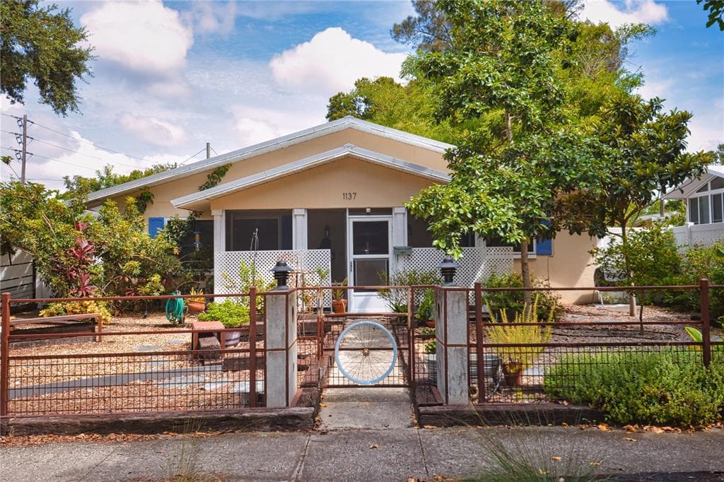 1137 21ST AVENUE N ST PETERSBURG, FL 33704