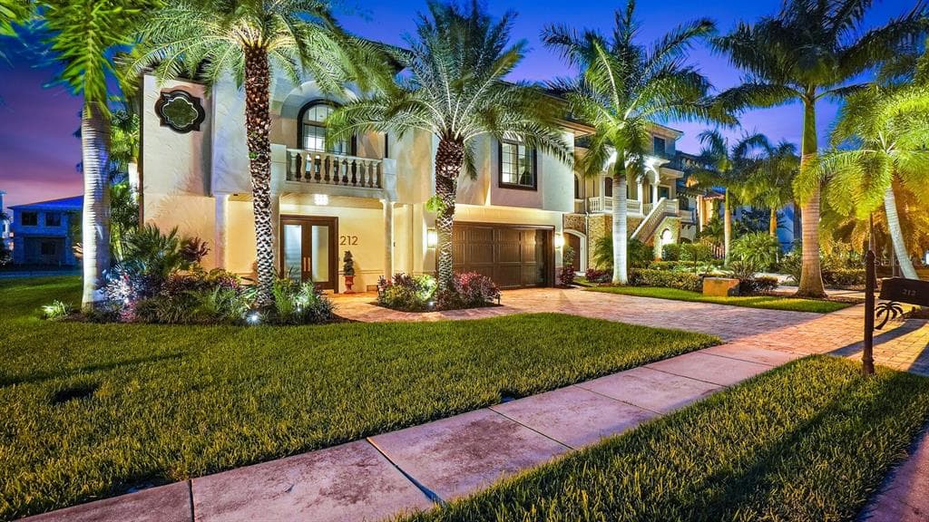 212 SYDNEY LANE REDINGTON SHORES, FL 33708