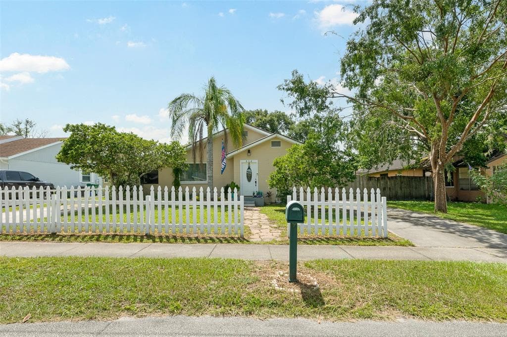 806 W MINNESOTA AVENUE DELAND, FL 32720