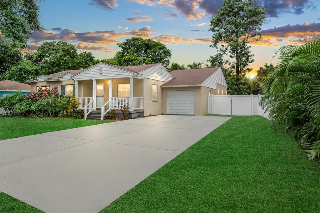 3613 E TAMPA CIRCLE TAMPA, FL 33629
