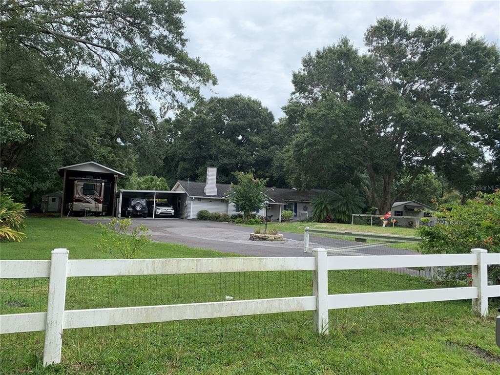 19105 CROOKED LANE LUTZ, FL 33548