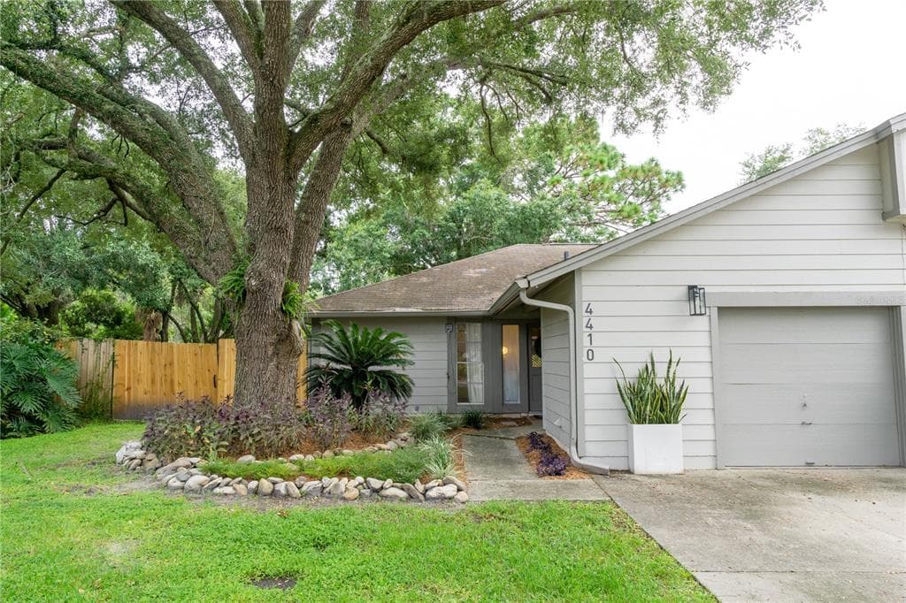 4410 ROCKCREST CIRCLE