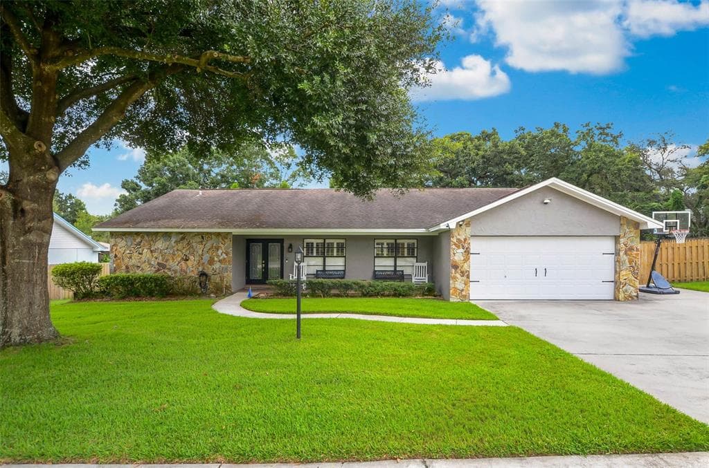 1807 LAUREL OAK DRIVE VALRICO, FL 33596