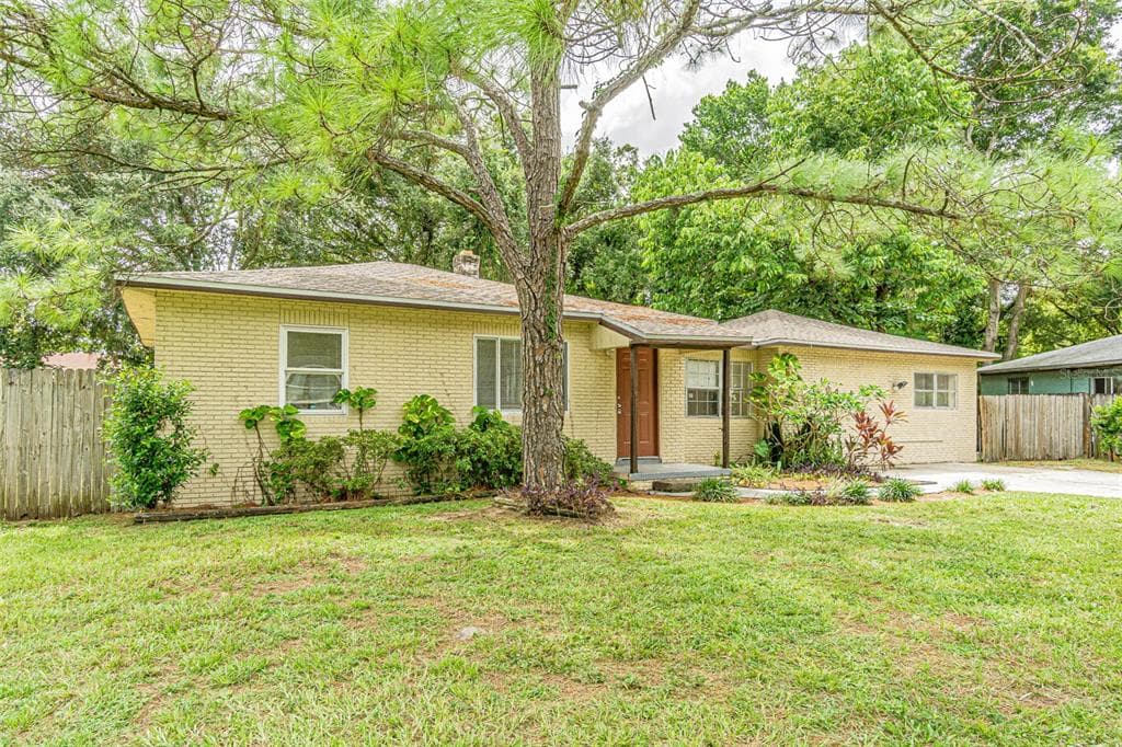 1505 E SHADOWLAWN AVENUE TAMPA, FL 33610