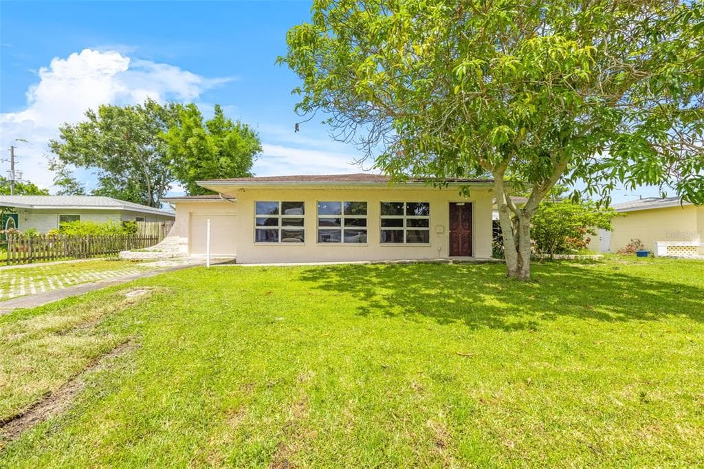 5731 53RD AVENUE N KENNETH CITY, FL 33709