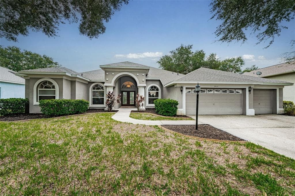 3915 WHISPER GROVE COURT VALRICO, FL 33594