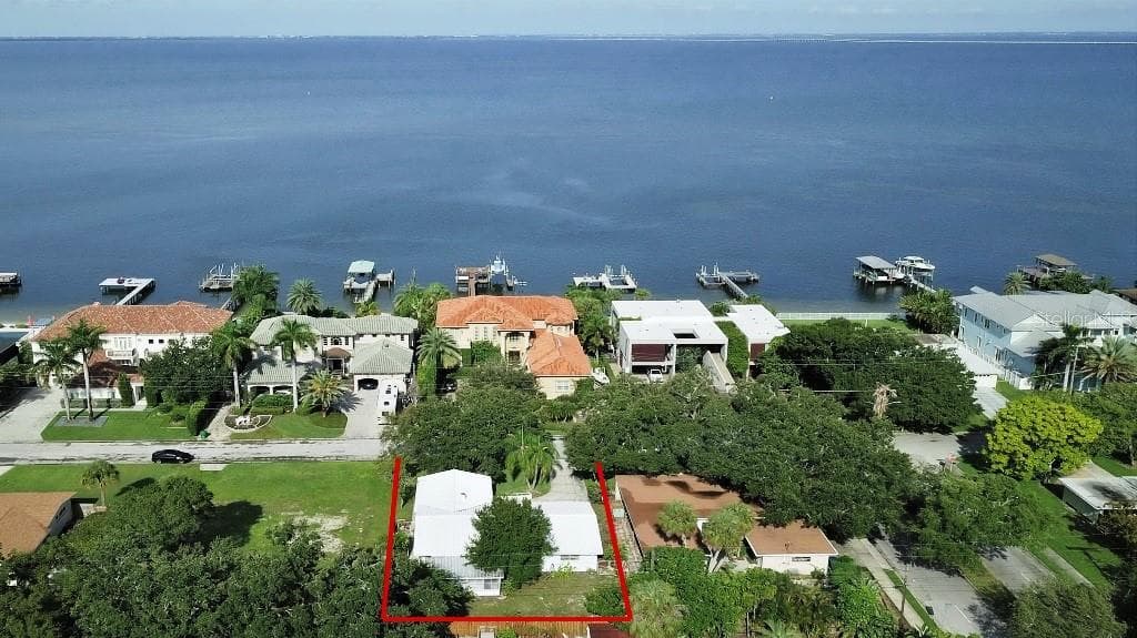 3604 S BEACH DRIVE TAMPA, FL 33629