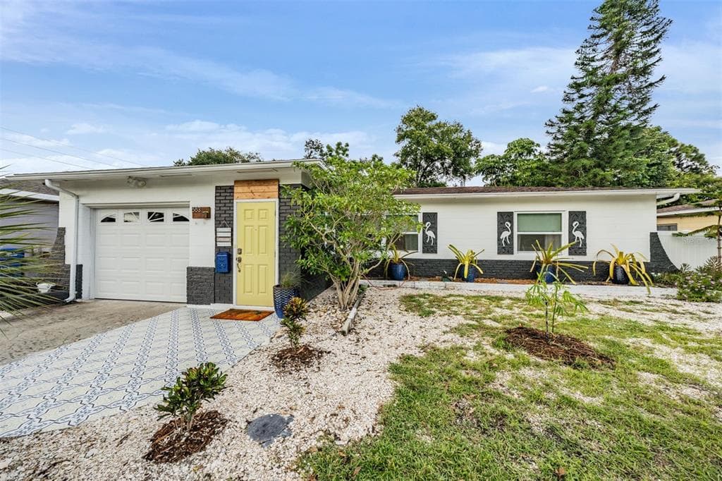 883 64TH AVENUE S ST PETERSBURG, FL 33705