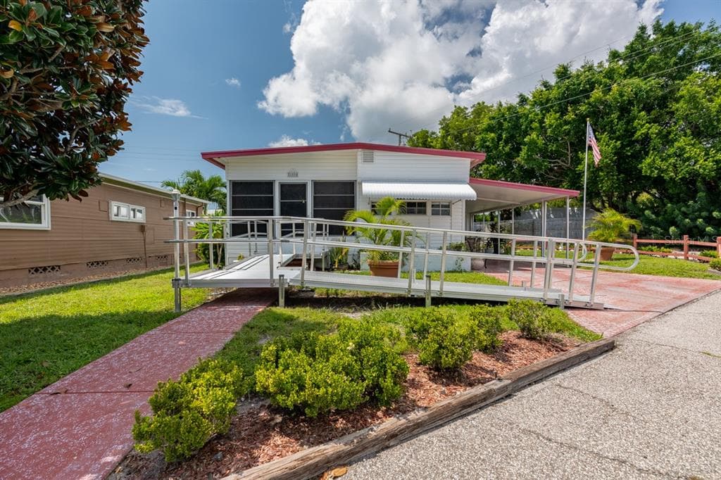 6504 MASSACHUSETTS STREET BRADENTON, FL 34207