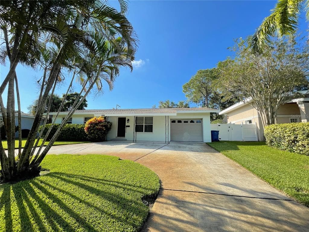8306 40TH AVENUE N ST PETERSBURG, FL 33709