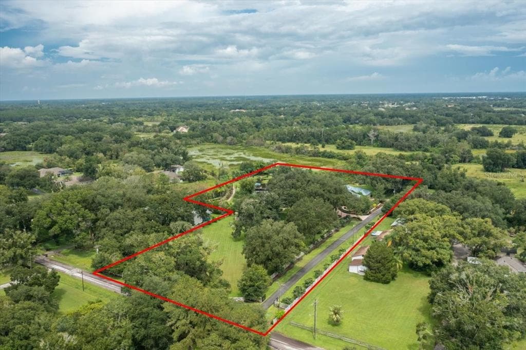 1926 WALLACE ROAD LUTZ, FL 33549