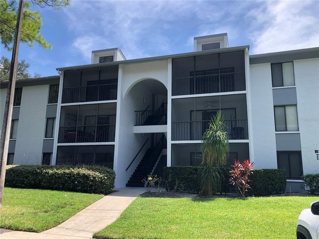 1372 PINE RIDGE CIRCLE E UNIT F1 TARPON SPRINGS, FL 34688