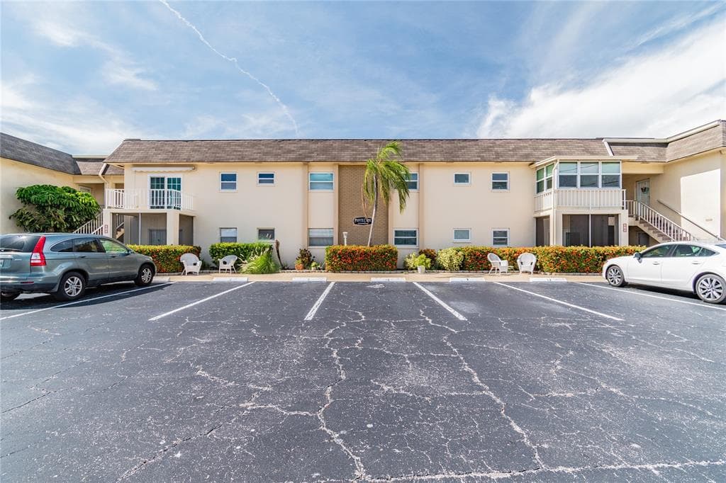 184 117TH AVENUE UNIT 14 TREASURE ISLAND, FL 33706