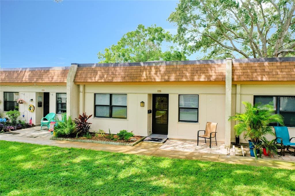 1196 MISSION CIRCLE CLEARWATER, FL 33759