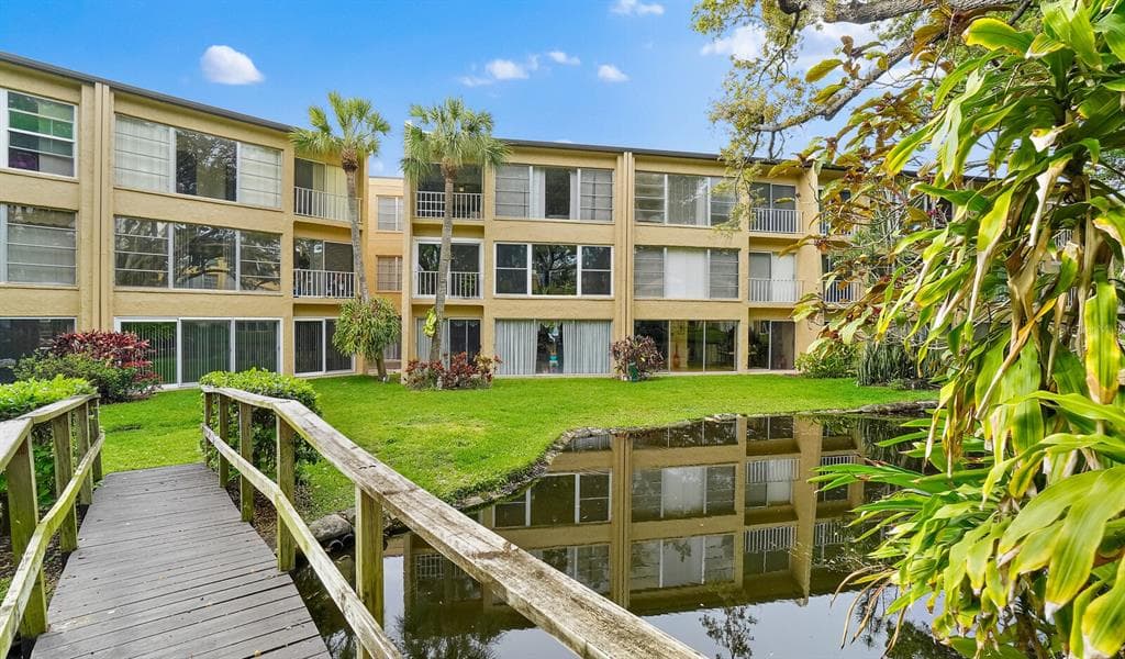 225 COUNTRY CLUB DRIVE UNIT A211 LARGO, FL 33771