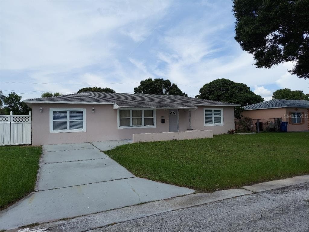 1549 62ND AVENUE N ST PETERSBURG, FL 33702