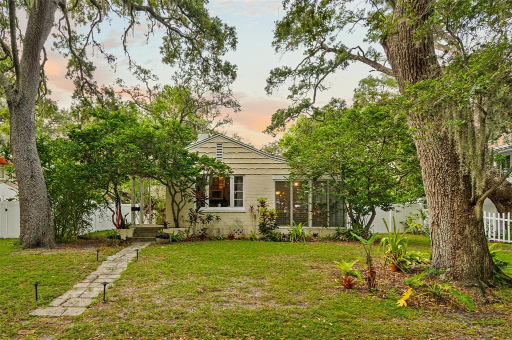 145 WILDWOOD LANE SE ST PETERSBURG, FL 33705