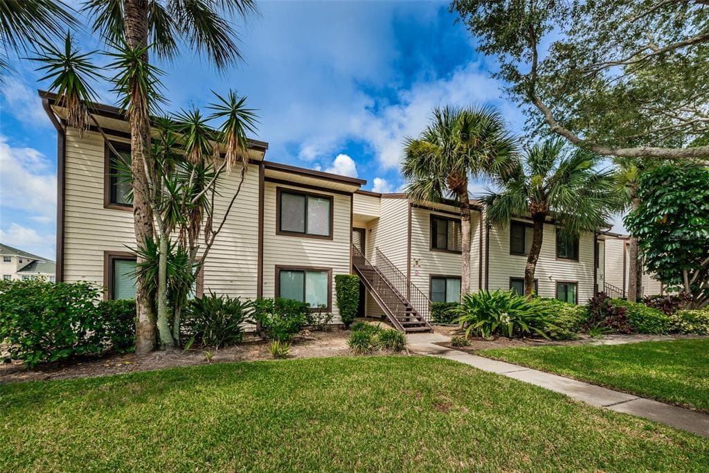 345 MOORINGS COVE DRIVE UNIT 11H TARPON SPRINGS, FL 34689