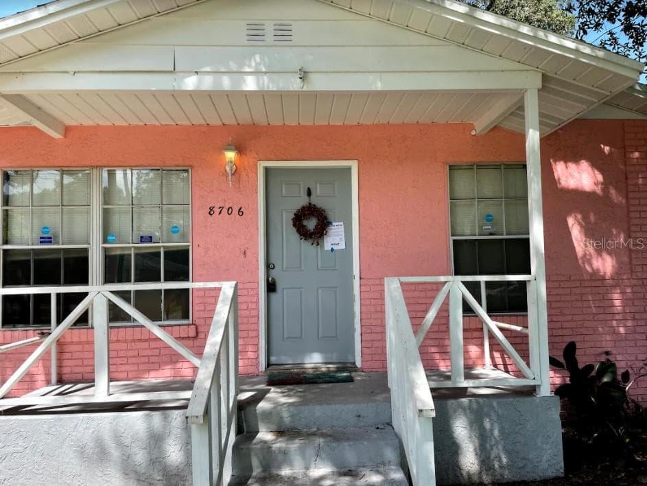 8706 N BROOKS STREET TAMPA, FL 33604
