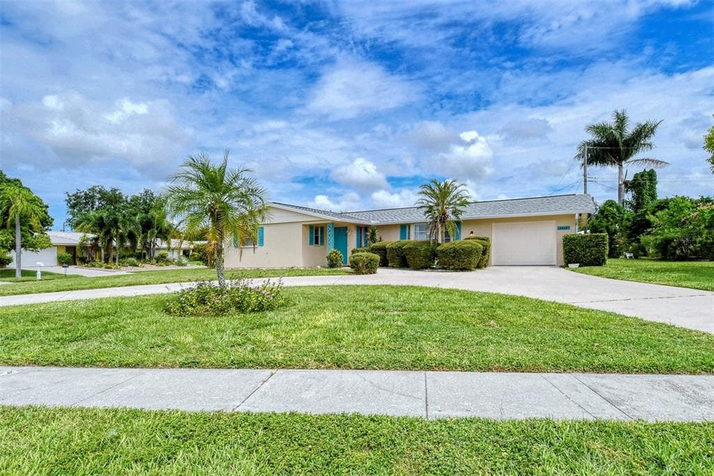 6836 ROXBURY DRIVE SARASOTA, FL 34231