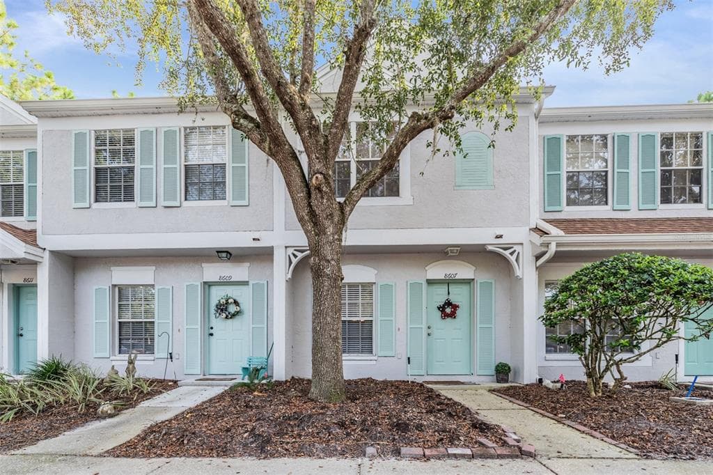 8607 HUNTERS KEY CIRCLE TAMPA, FL 33647