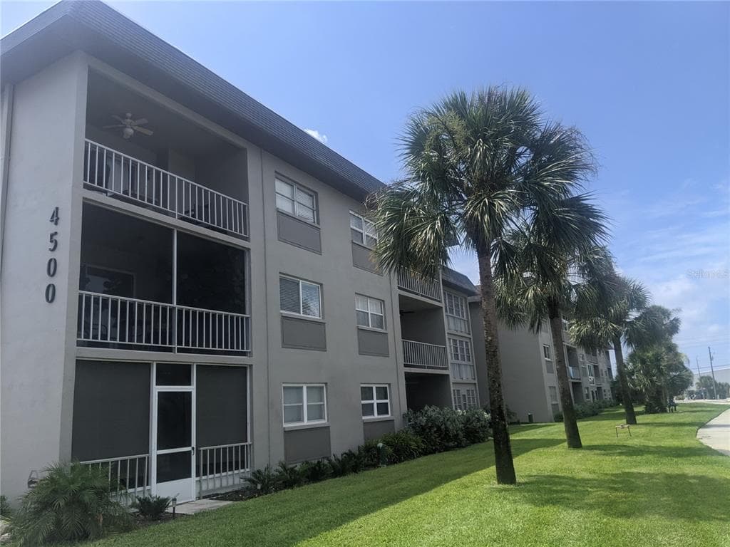 4500 37TH STREET S UNIT 18 ST PETERSBURG, FL 33711