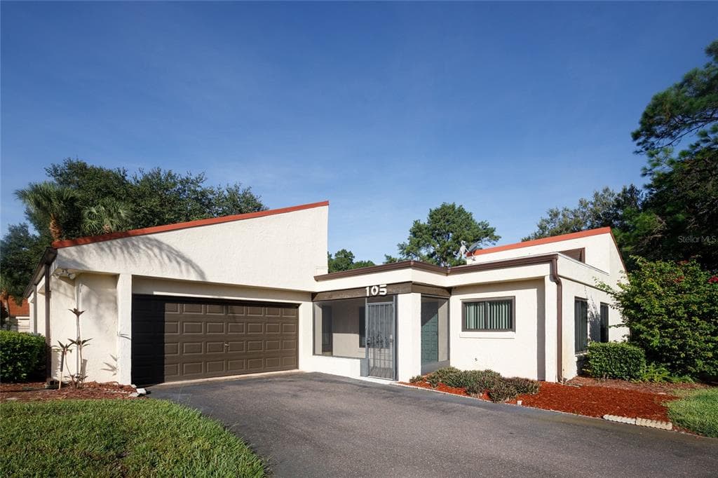 105 SEVILLE COURT N PLANT CITY, FL 33566
