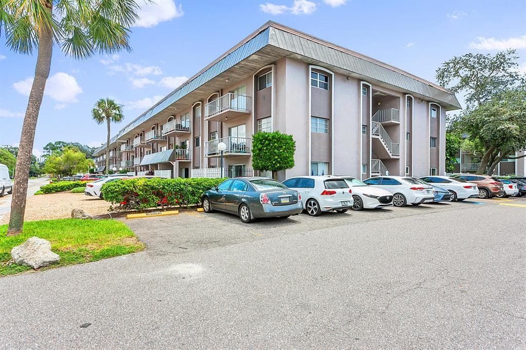 4610 W GRAY STREET UNIT 105 TAMPA, FL 33609